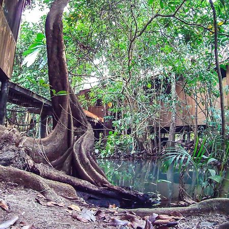 Hotel Kangaroo Y Restaurante Rio Dulce Exterior photo
