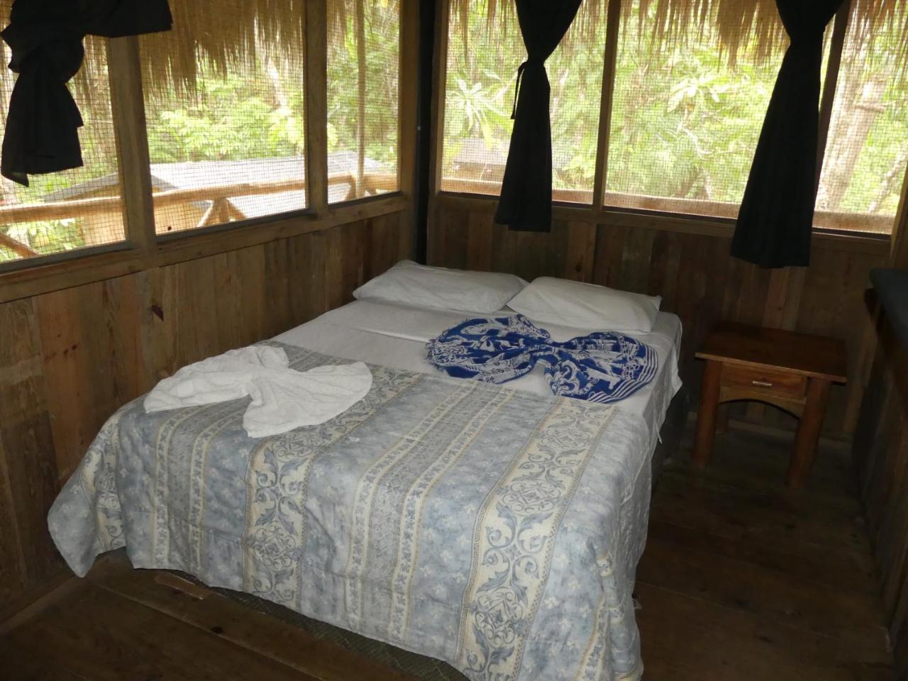 Hotel Kangaroo Y Restaurante Rio Dulce Exterior photo