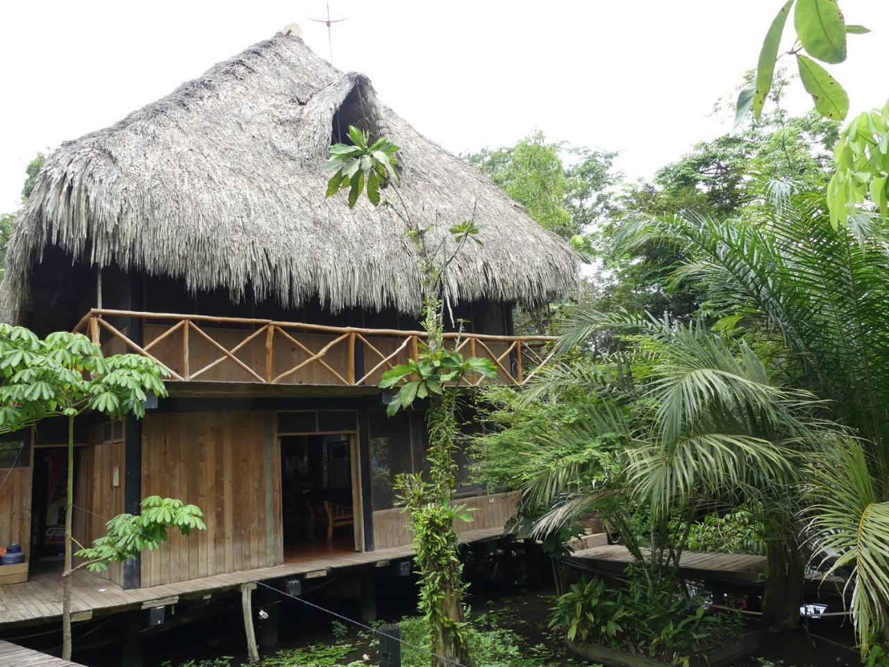 Hotel Kangaroo Y Restaurante Rio Dulce Exterior photo