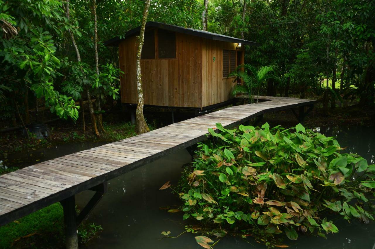 Hotel Kangaroo Y Restaurante Rio Dulce Exterior photo