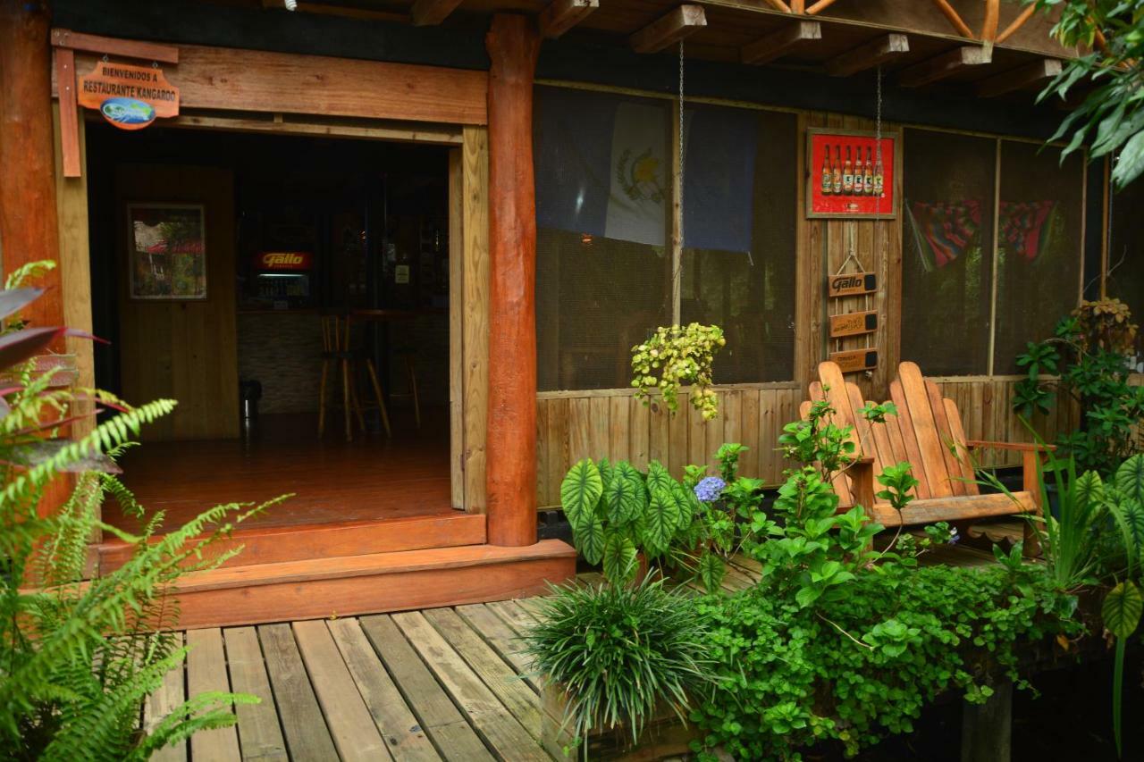 Hotel Kangaroo Y Restaurante Rio Dulce Exterior photo