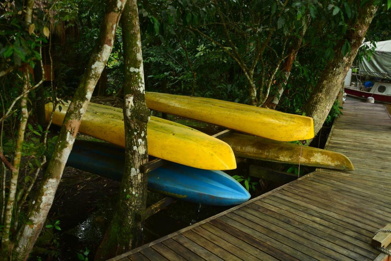 Hotel Kangaroo Y Restaurante Rio Dulce Exterior photo